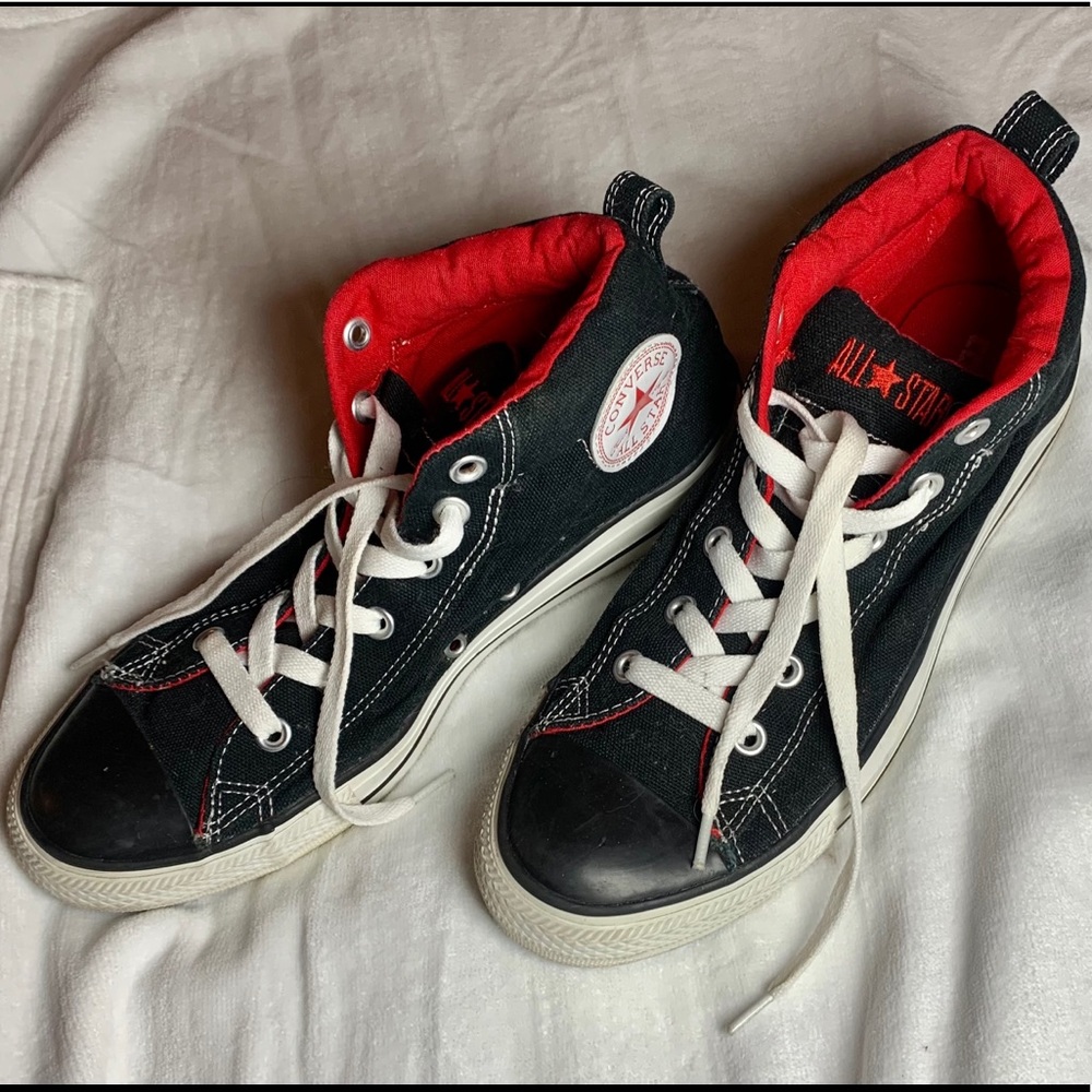 🌟 Converse shoes 🌟 Men’s size 9 US rarely worn.